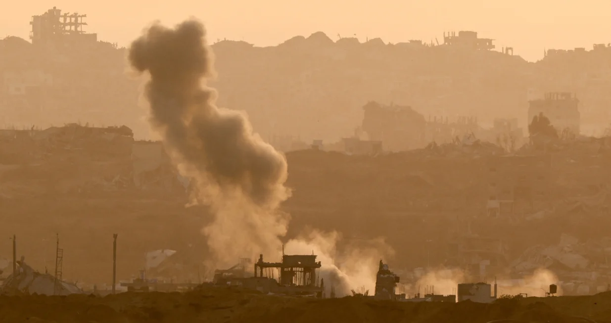 Smoke rises from Gaza after an explosion, as seen from Israel, June 4, 2025. REUTERS/Amir Cohen/Amir Cohen