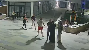 Đakon Branislav Rajković napadnut ispred zgrade u Trebinju/Screenshot