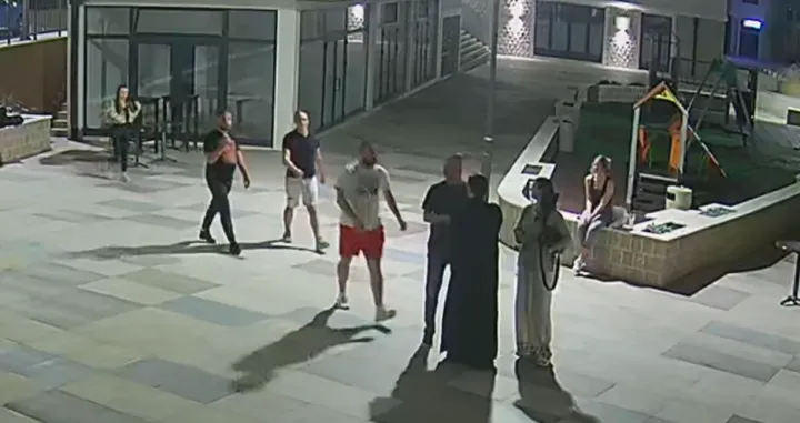 Đakon Branislav Rajković napadnut ispred zgrade u Trebinju/Screenshot