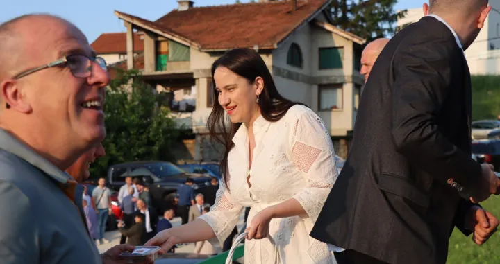 Načelnica Općine Novo Sarajevo Benjamina Karić, Kurban-bajram, baklave, dijeljenje baklava/Facebook