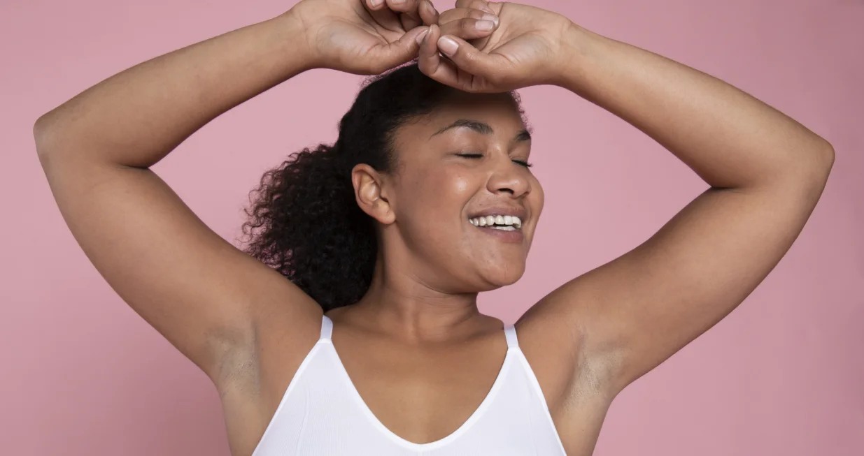 Tamna koža ispod pazuha nije ništa neobično/Freepik