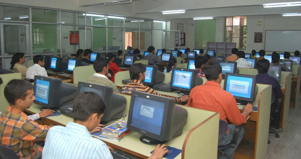 indijci, računari, kodiranje/Sunrise University