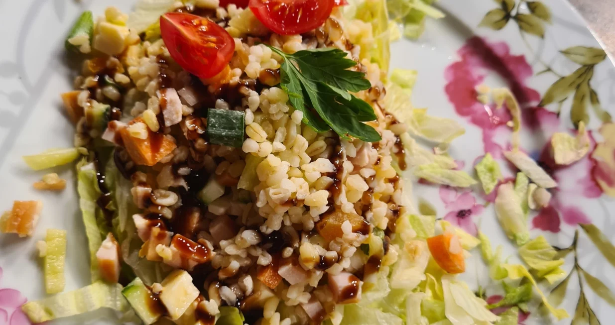 Salata od bulgura sa marelicama/