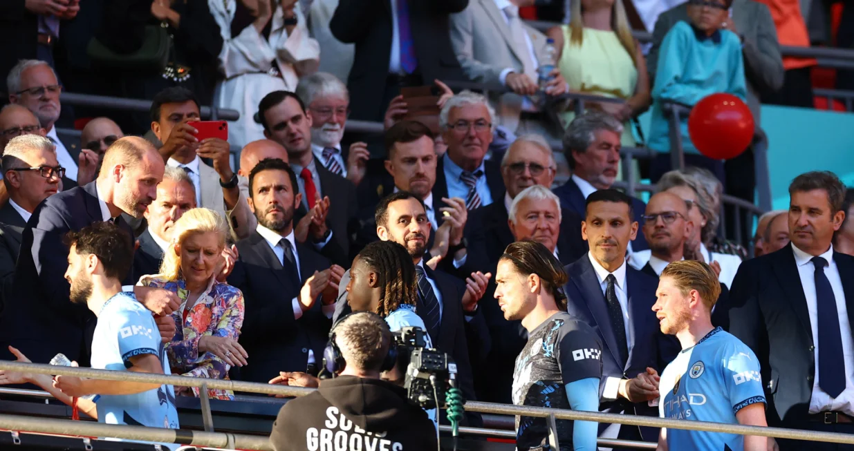 Soccer Football - FA Cup - Final - Crystal Palace v Manchester City - Wembley Stadium, London, Britain - May 17, 2025 Manchester City's Bernardo Silva, Jeremy Doku, Jack Grealish and Kevin De Bruyne collect their runner up medals from Britain's Prince William Action Images via Reuters/Andrew Boyers