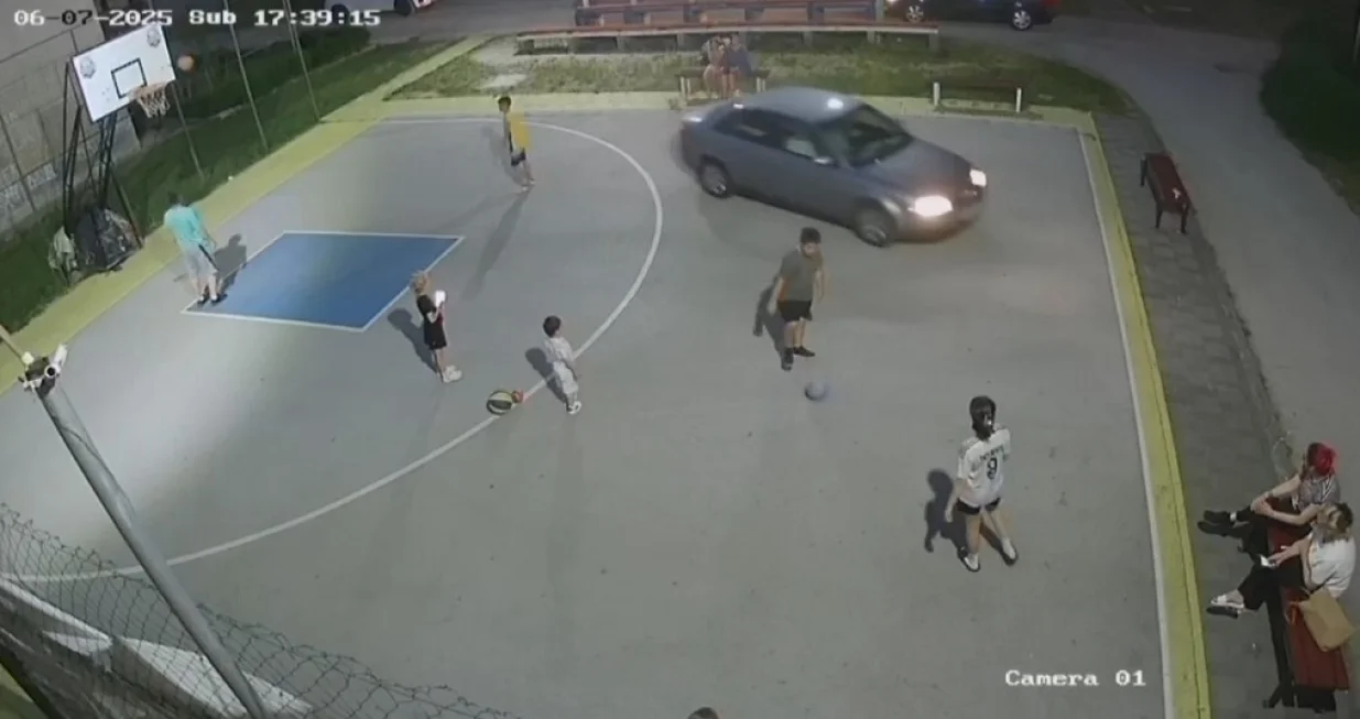 mladić divlja autom po bugojnu, upao i na igralište/Facebook