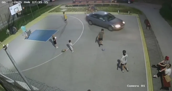 mladić divlja autom po bugojnu, upao i na igralište/Facebook