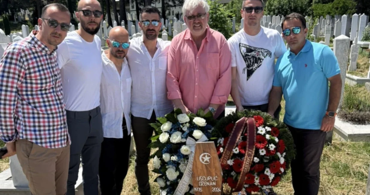 Obilazak mezara Dženana Uščuplića