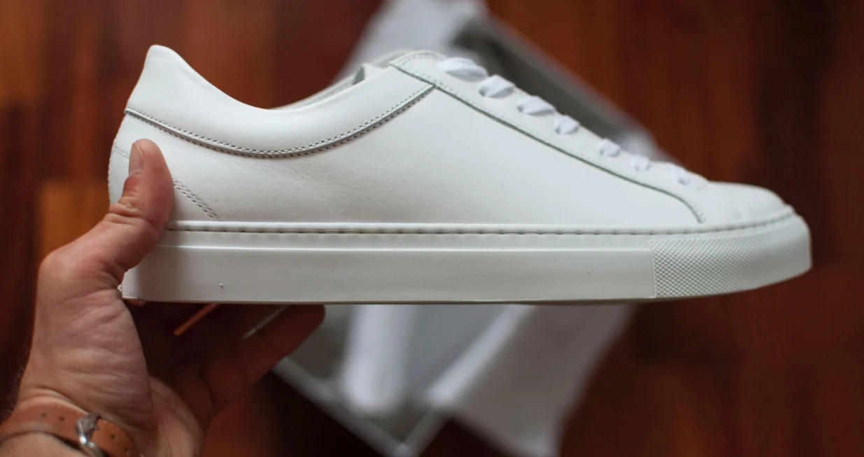 Bijele patike idu uz gotovo sve kombinacije i boje/ Ilustracija/ Unsplash/