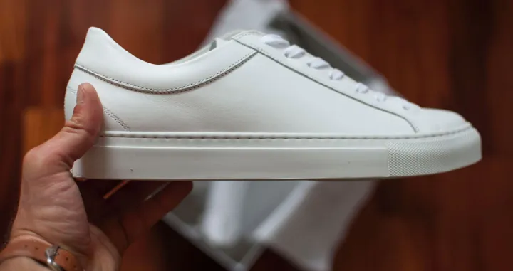 Bijele patike idu uz gotovo sve kombinacije i boje/ Ilustracija/ Unsplash/