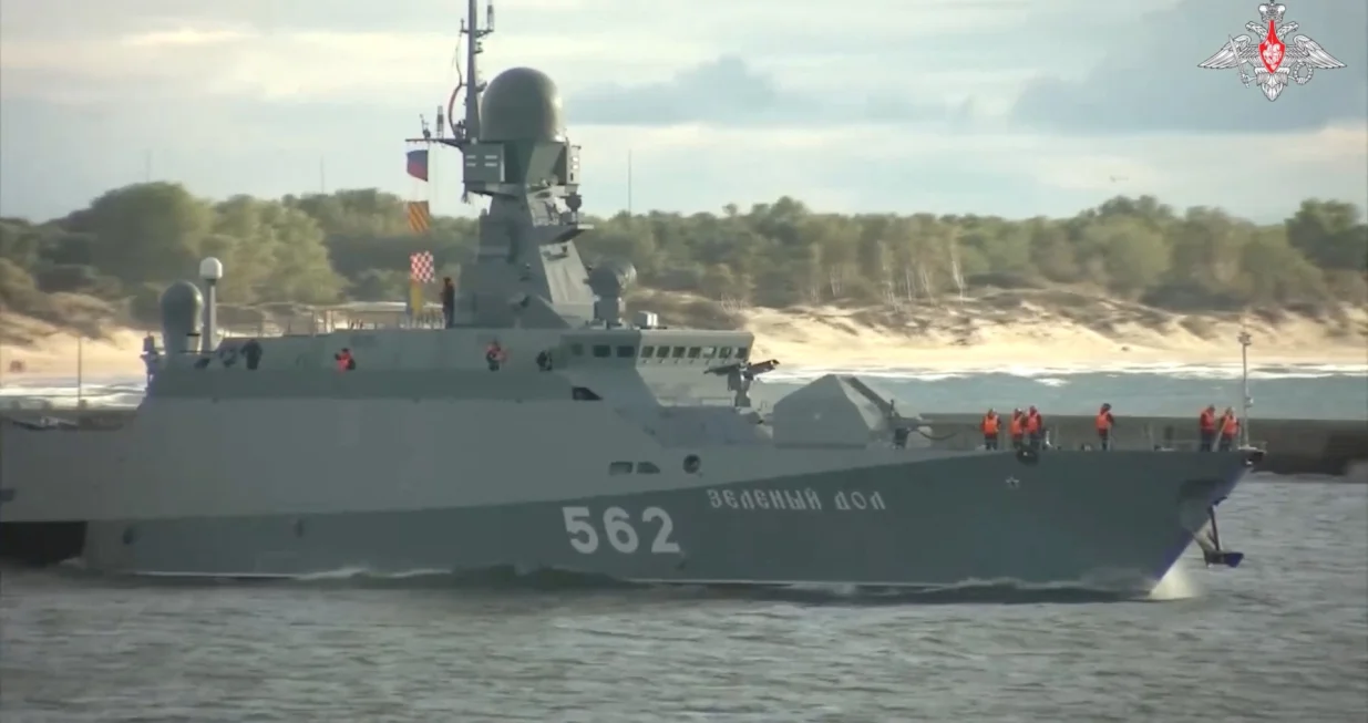 A still image from a video released by the Russian Defence Ministry shows the small-size missile ship Zeleniy Dol, that is said to be involved in naval drills in the Baltic Sea, as it leaves a permanent base at an unknown location in Russia, in this image taken from handout footage released May 27, 2025. Russian Defence Ministry/Handout via REUTERS ATTENTION EDITORS - THIS IMAGE HAS BEEN SUPPLIED BY A THIRD PARTY. NO RESALES. NO ARCHIVES. MANDATORY CREDIT. WATERMARK FROM SOURCE./Russian Defence Ministry