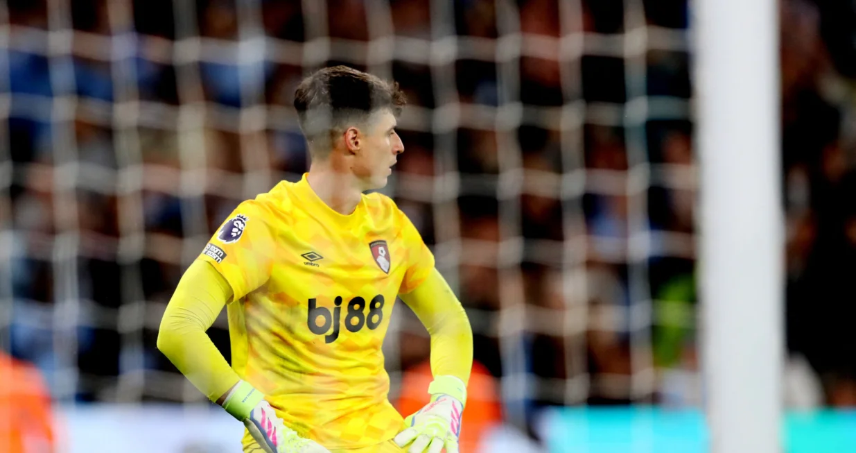 Soccer Football - Premier League - Manchester City v AFC Bournemouth - Etihad Stadium, Manchester, Britain - May 20, 2025 AFC Bournemouth's Kepa Arrizabalaga looks dejected after Manchester City's Nicolas Gonzalez scores their third goal REUTERS/Scott Heppell EDITORIAL USE ONLY. NO USE WITH UNAUTHORIZED AUDIO, VIDEO, DATA, FIXTURE LISTS, CLUB/LEAGUE LOGOS OR 'LIVE' SERVICES. ONLINE IN-MATCH USE LIMITED TO 120 IMAGES, NO VIDEO EMULATION. NO USE IN BETTING, GAMES OR SINGLE CLUB/LEAGUE/PLAYER PUBLICATIONS. PLEASE CONTACT YOUR ACCOUNT REPRESENTATIVE FOR FURTHER DETAILS..