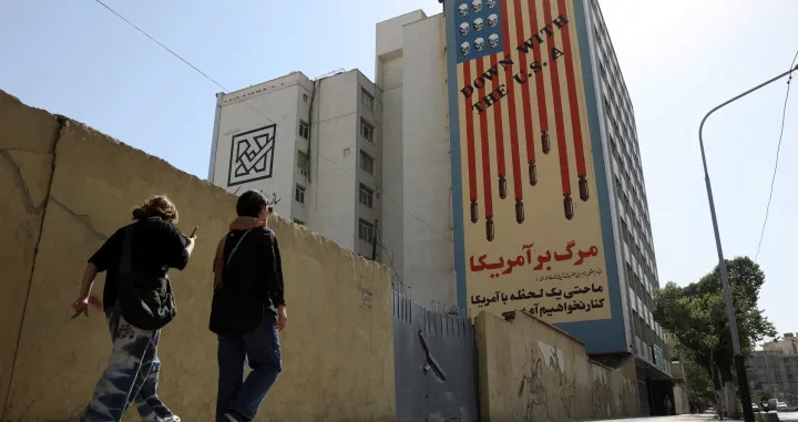 People walk past an anti-US mural on a street in Tehran, Iran, June 5, 2025. Majid Asgaripour/WANA (West Asia News Agency) via REUTERS ATTENTION EDITORS - THIS PICTURE WAS PROVIDED BY A THIRD PARTY/Majid Asgaripour