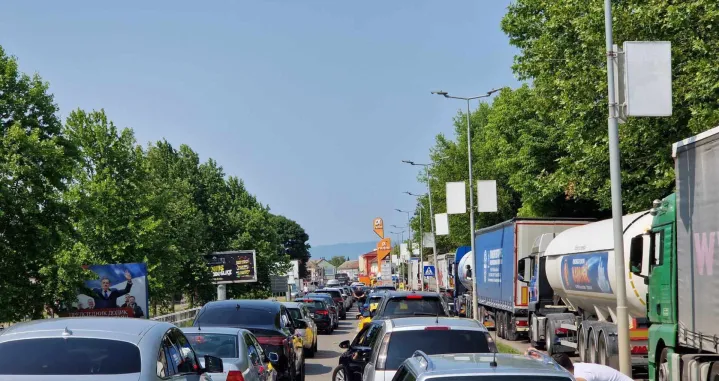 Gužva na graničnom prelazu Gradiška, na izlazu iz BiH/Sanel Konjhodžić