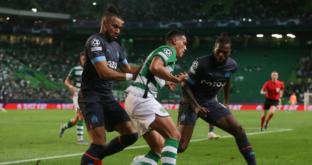 epa10239659 Sporting Lisbon player Pedro Porro (C) in action against Olympique de Marseille opponent Dimitri Payet (L) during the UEFA Champions League Group D soccer match between Sporting Lisbon and Olympique de Marseille, in Lisbon, Portugal, 12 October 2022. EPA/TIAGO PETINGA