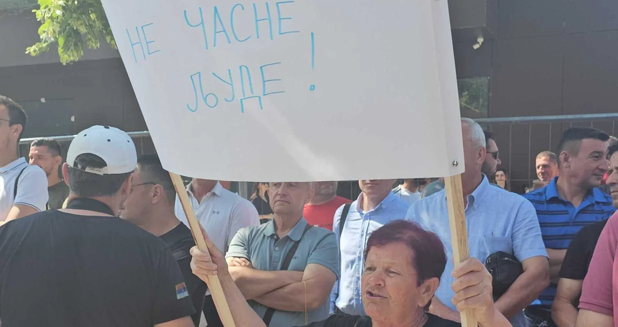 Starija gospođa, SDS, skup podrške u Banjoj Luci/Goran Dakić 