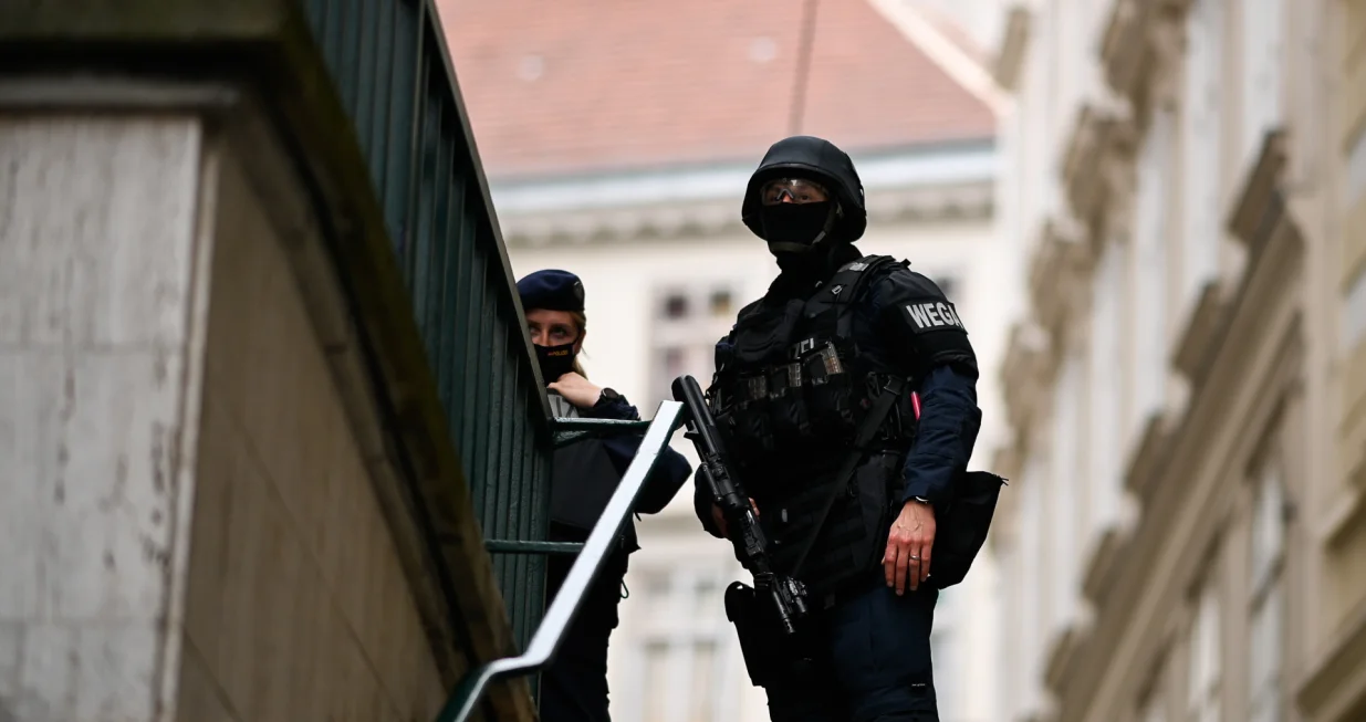 epa08794932 Austrian police special forces patrol after multiple shootings in the first district of Vienna, Austria, 03 November 2020. According to recent reports, at least four persons are reported to have died and many are seriously injured in what officials treat as a terror attack which took place in the evening of 02 November. EPA/CHRISTIAN BRUNA/Christian Bruna
