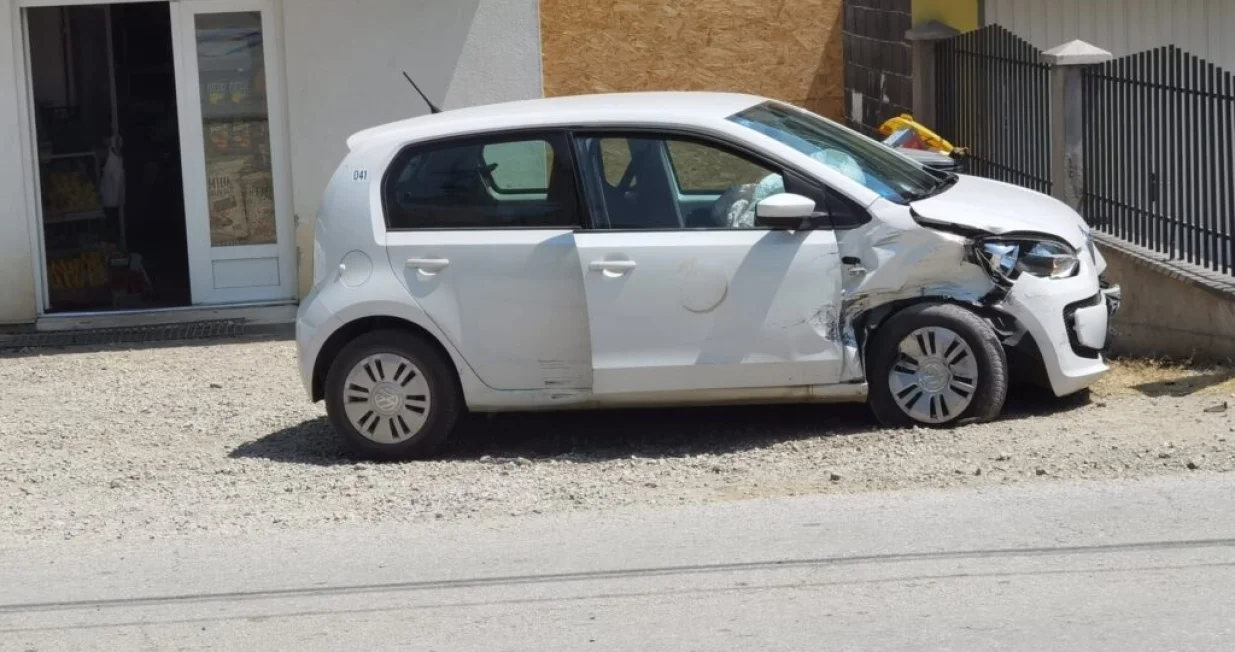 U Visokom pronađeno vozilo VIK-a koje je ukradeno u Sarajevu, vozač pokušao pobjeći policiji pa slupao auto/