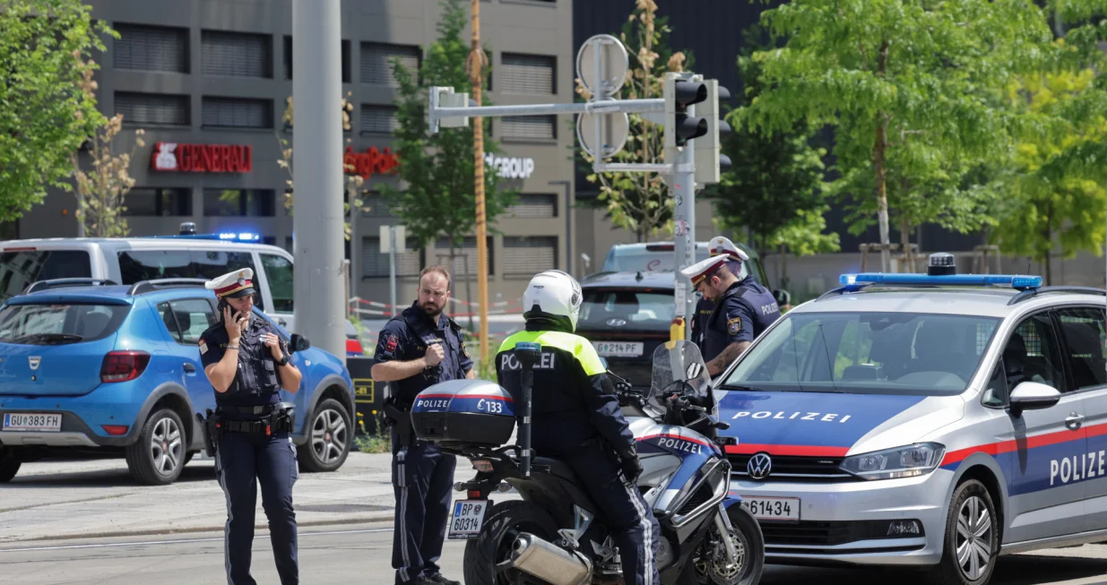 Police officers stand guard near a school following a deadly school shooting in Graz, Austria, June 10, 2025. REUTERS/Leonhard Foeger/Leonhard Foeger