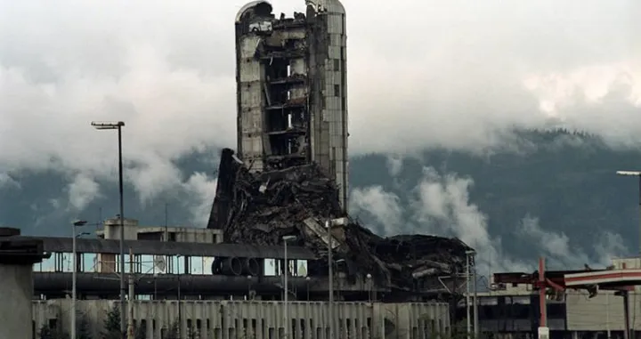 Zapaljena zgrada oslobođenja/