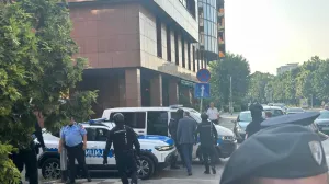 Milan Miličević sproveden u sud, pristalice SDS-a ga prate u koloni, Banja Luka, akcija blok/Goran Dakić