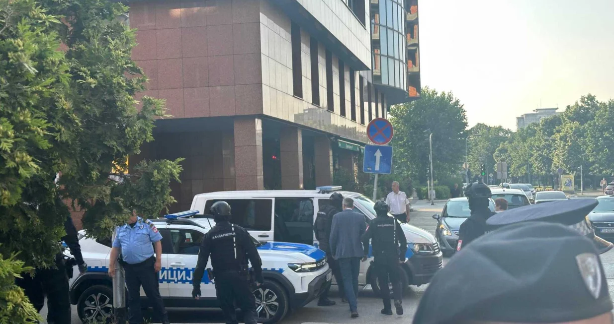 Milan Miličević sproveden u sud, pristalice SDS-a ga prate u koloni, Banja Luka, akcija blok/Goran Dakić