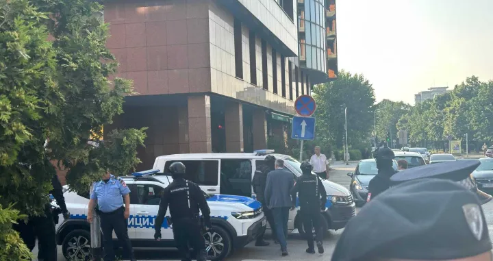 Milan Miličević sproveden u sud, pristalice SDS-a ga prate u koloni, Banja Luka, akcija blok/Goran Dakić