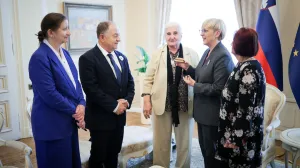 Ljubljana, Slovenija - 10. juni 2025. godine:Predsjednica Slovenije Nataša Pirc - Musar primila je u srijedu u Ljubljani članove Udruženja pokret majki enklava Srebrenice i Žepe i Udruženja žrtava i svjedoka genocida (Predsednica Republike Slovenije - Anadolu Agency)/