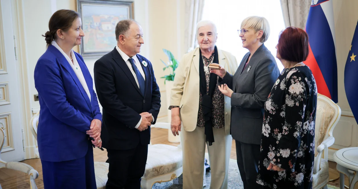 Ljubljana, Slovenija - 10. juni 2025. godine:Predsjednica Slovenije Nataša Pirc - Musar primila je u srijedu u Ljubljani članove Udruženja pokret majki enklava Srebrenice i Žepe i Udruženja žrtava i svjedoka genocida (Predsednica Republike Slovenije - Anadolu Agency)/