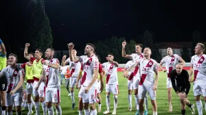 Slavlje fudbalera HŠK Zrinjski nakon pobjede protiv BotevaAntonio IvančićAntonio PrskaloKerim MemijaMario ĆužeFrano MlinarHrvoje BarišićMario TičinovićToni ŠunjićTomislav Kiš