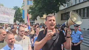 Nebojša Vukanović na skupu podrške Milanu Miličeviću ispred Okružnog suda u Banjoj Luci/Screenshot