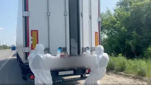 BRYANSK, RUSIJA - 8. JUNI: Snimak sa videa prikazuje ukrajinsku stranu kako nije uspjela stiД‡i na dogovorenu razmjenu zarobljenika i repatrijaciju tijela vojnika u Brjansku, Rusija, 8. juna 2025. godine, koja je neoДЌekivano odgoД'ena na neodreД'eno vrijeme. Ruski pregovaraДЌ Medinski izjavio je da su s Ukrajinom postignuti sporazumi o isporuci 6.000 smrznutih tijela vojnika i razmjeni teЕЎko ranjenih, bolesnih i ratnih zarobljenika mlaД'ih od 25 godina. Portparol ruskog pregovaraДЌkog tima, general-pukovnik Aleksandar Zorin, izjavio je u subotu, 7. juna, da, iako je prvi konvoj sa 1.212 tijela stigao na mjesto razmjene, Ukrajina nije potvrdila vremenski okvir za daljnje transfere ili razmjenu ratnih zarobljenika. Ukrajinski zvaniДЌnici su, meД'utim, negirali te tvrdnje, rekavЕЎi da Rusija nije poЕЎtovala dogovorene procedure i da stvara "vjeЕЎtaДЌke prepreke" dostavljanjem nepotpunih ili netaДЌnih spiskova ratnih zarobljenika. Ukrajinski Koordinacioni ЕЎtab za ratne zarobljenike tvrdio je da se izjave Moskve "ne podudaraju s ДЌinjenicama", ДЌekajuД‡i odgovor na ispravke dostavljene ruskim spiskovima. (Russian Ministry of Defense - Anadolu Agency)/