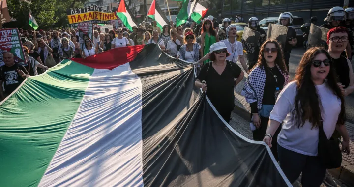 People march towards the Israeli embassy in Athens, following the seizure by Israeli forces of the Gaza-bound charity vessel Madleen, operated by pro-Palestinian Freedom Flotilla Coalition, in Athens, Greece, June 9, 2025. REUTERS/Louisa Gouliamaki/Louisa Gouliamaki