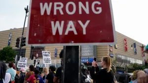 People take part in a demonstration, as part of nationwide protests in solidarity with Los Angeles protests against federal immigration sweeps, in Washington, D.C., U.S., June 10, 2025. REUTERS/Nathan Howard/Nathan Howard