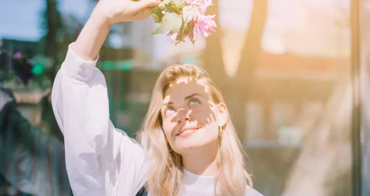 Djevojka s cvijetom//