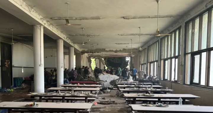 avion pao na hostel za ljekare, menza/X