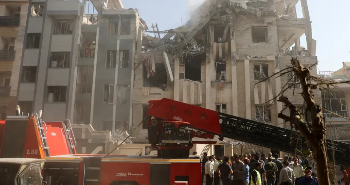 Rescuers work at the scene of a damaged building in the aftermath of Israeli strikes, in Tehran, Iran, June 13, 2025. Majid Asgaripour/WANA (West Asia News Agency) via REUTERS ATTENTION EDITORS - THIS PICTURE WAS PROVIDED BY A THIRD PARTY/Majid Asgaripour