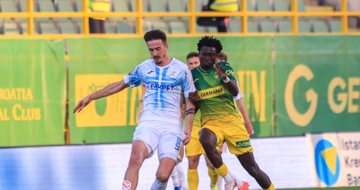 03.11.2024., stadion Aldo Drosina, Pula - SuperSport HNL, 12. kolo, NK Istra 1961 - HNK Rijeka. Stjepan Radeljic, Salim Fago Lawal Photo: Srecko Niketic/PIXSELL