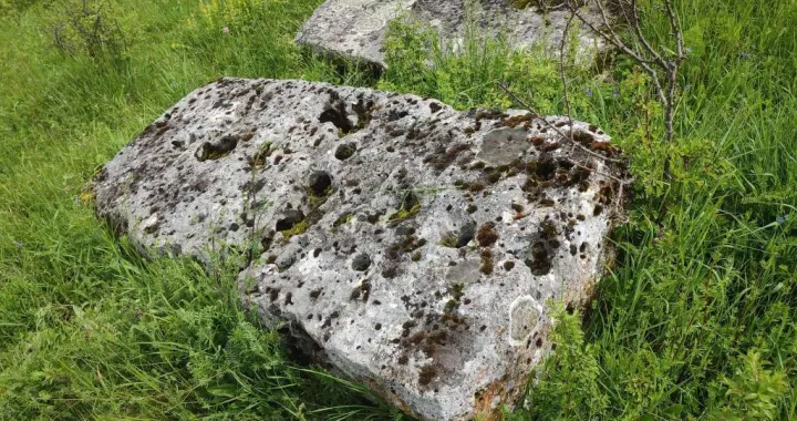 Nekropola stećaka Hanića Han kod Sokoca/Fena