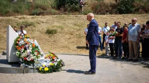 Predstavnici Ambasade SAD položili su vijenac u Mostaru u čast nevinih civila ubijenih na Uborku i Sutini/X