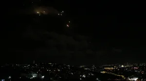 Izraelska vojska objavila je da su iz Irana ispaljene rakete na Izrael, a ЕЎirom zemlje oglasile su se sirene. Desetine raketa viД'eno je na nebu iznad Al-Qudsa /Jerusalema (Mostafa Alkharouf - Anadolu Agency)/Anadolija