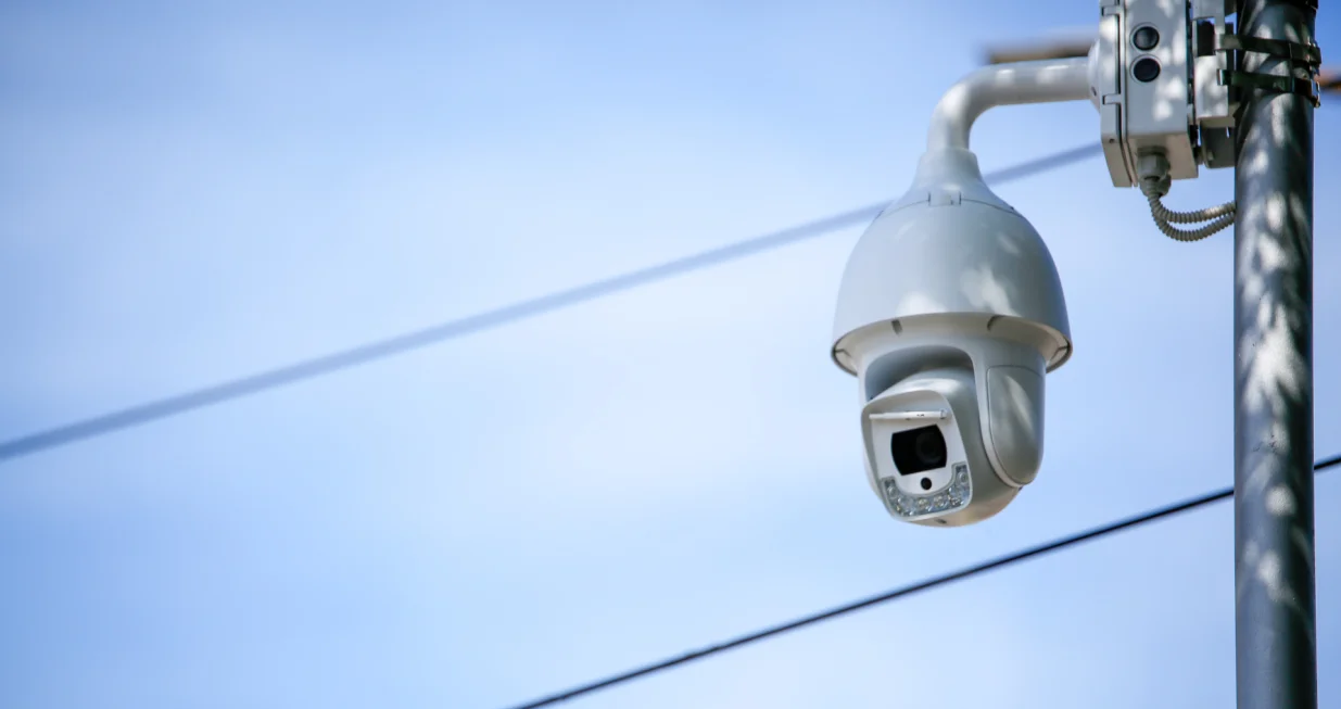 Kamere za stajanje na proširenjima za javni prevoz/Damir Deljo