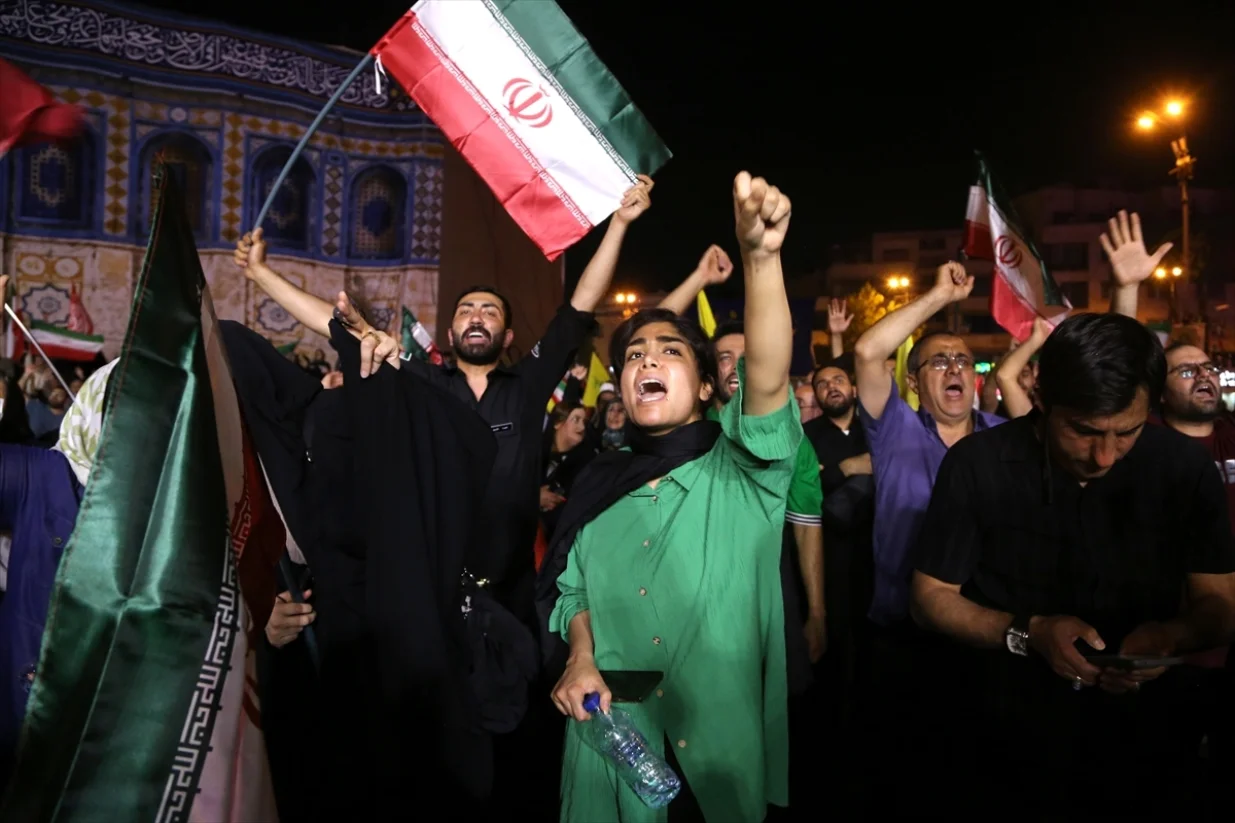 Građani Teherana na trgovima slave iranske napade na Izrael/Fatemeh Bahrami