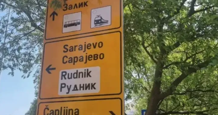 Putokazna tabla, saobraćajna tabla u Mostaru, nelogičnosti, rasprava/Instagram