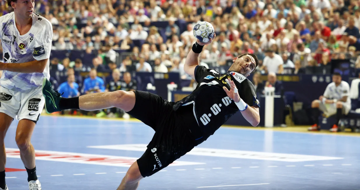Handball - EHF Men's Handball Champions League - Semi Finals - Fuchse Berlin v HBC Nantes - Lanxess Arena, Cologne, Germany - June 14, 2025 Fuchse Berlin's Mijajlo Marsenic scores a goal REUTERS/Leon Kuegeler