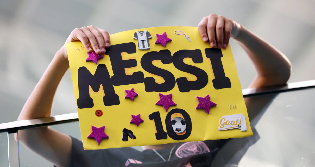 Soccer Football - Club World Cup - Group A - Al Ahly v Inter Miami CF - Hard Rock Stadium, Miami Gardens, Florida, U.S. - June 14, 2025 Fans hold up a sign in support of Inter Miami CF's Lionel Messi inside the stadium before the match REUTERS/Hannah Mckay