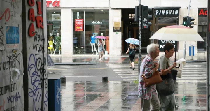 Kiša u Sarajevu, Sarajevo, ljetni pljusak, osvježenje, kišobrani/Damir Deljo/