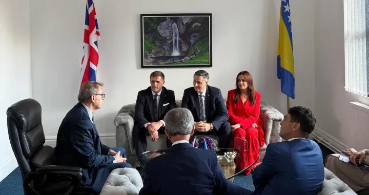 Denis Bećirović razgovarao je u Birminghamu s predstavnicima bosanskohercegovačke dijaspore u Ujedinjenom Kraljevstvu Velike Britanije i Sjeverne Irske (UK)//