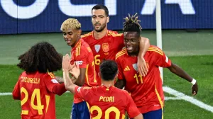 Soccer Football - Nations League - Semi Final - Spain v France - MHPArena, Stuttgart, Germany - June 5, 2025 Spain's Nico Williams celebrates scoring their first goal with teammates REUTERS/Angelika Warmuth