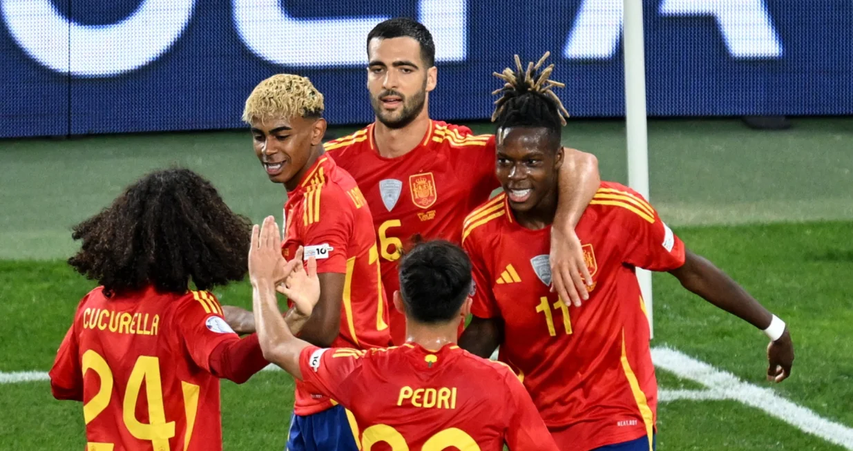 Soccer Football - Nations League - Semi Final - Spain v France - MHPArena, Stuttgart, Germany - June 5, 2025 Spain's Nico Williams celebrates scoring their first goal with teammates REUTERS/Angelika Warmuth