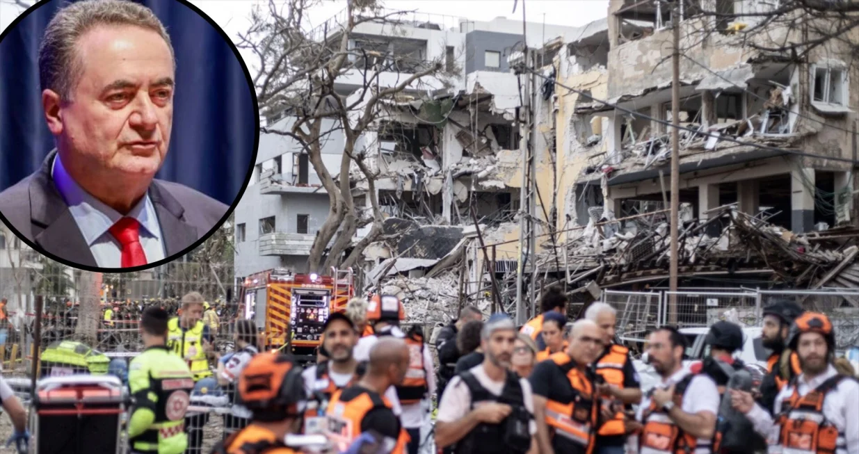 Israel Katz; Stanovnici čekaju vani dok izraelska civilna zaštita i vatrogasne brigade nastavljaju operacije traženja i spašavanja nakon iranskih napada u Tel Avivu u Izraelu//